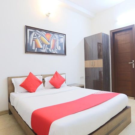 Oyo 72519 Meera Bhawan Hotel Vrindávan Kültér fotó