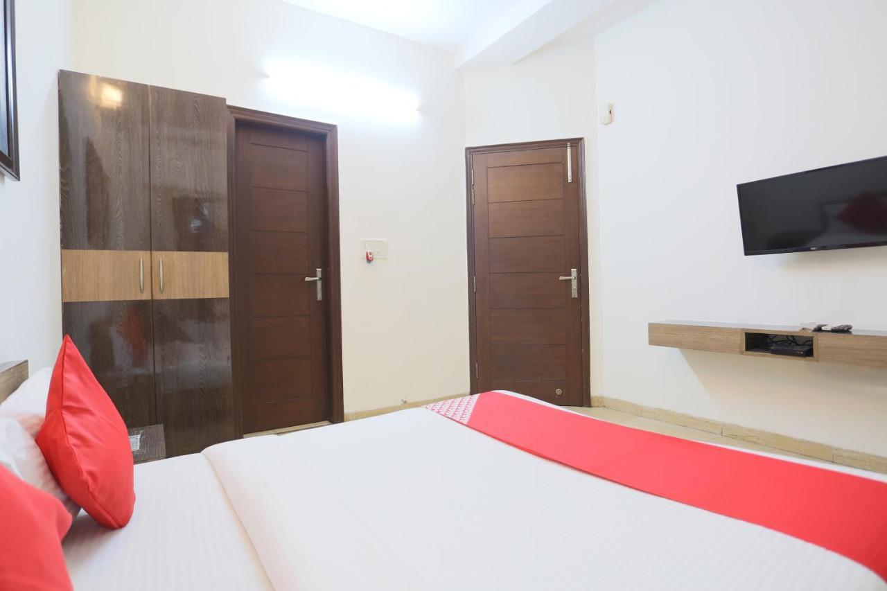 Oyo 72519 Meera Bhawan Hotel Vrindávan Kültér fotó